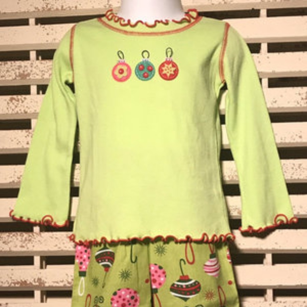 NWT~BOUTIQUE~CHRISTMAS~ORNAMENTS~PINK/GREEN~SET~2T